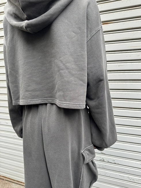 ロゴ刺繍短丈フーディ