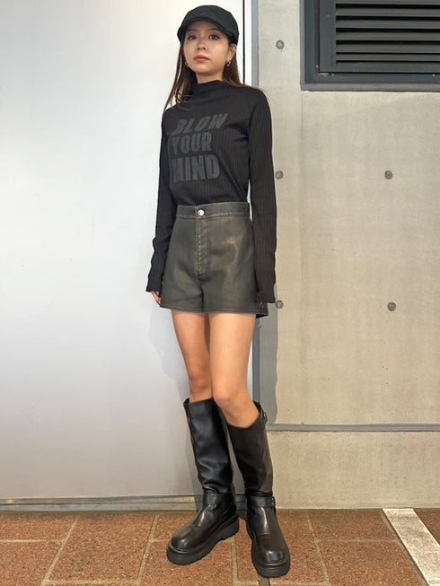 ヴィンテージ風フェイクレザーショートパンツ