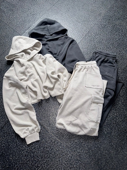 ロゴ刺繍短丈フーディ