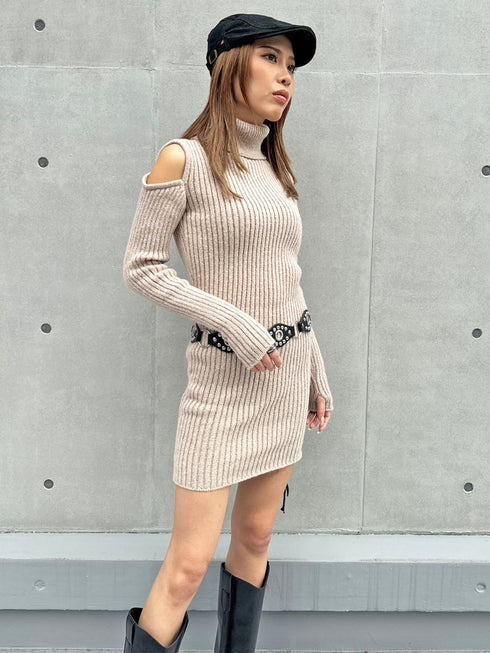 肩開きニットミニワンピース