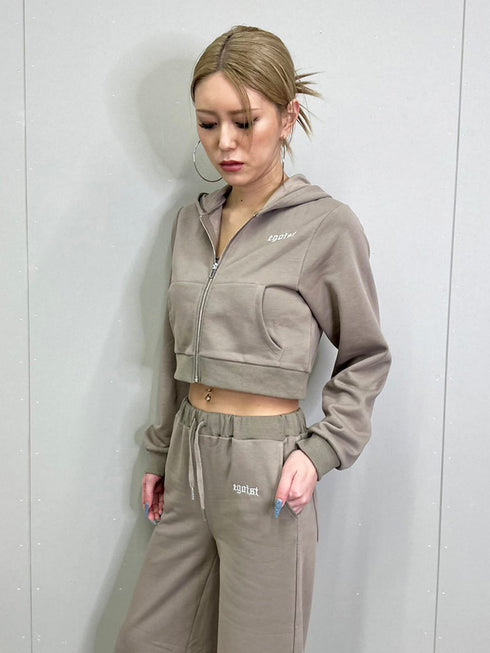 ロゴ刺繍スウェットショートパーカー