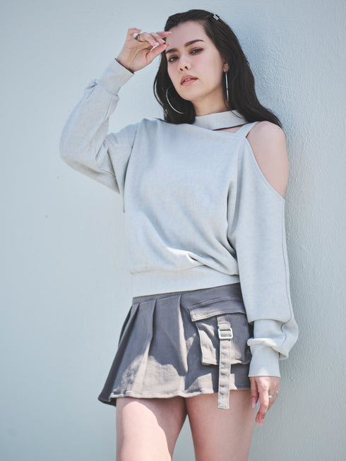 カットアウトスウェットトップス
