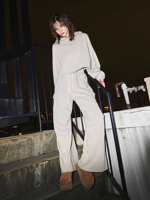 ロゴ刺繍短丈フーディ