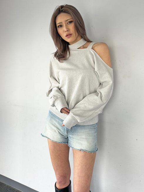 カットアウトスウェットトップス