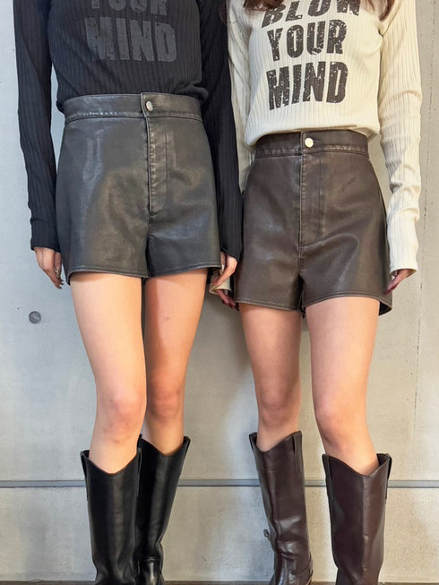 ヴィンテージ風フェイクレザーショートパンツ