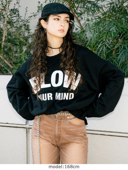 ロゴ刺繍ニットプルオーバー