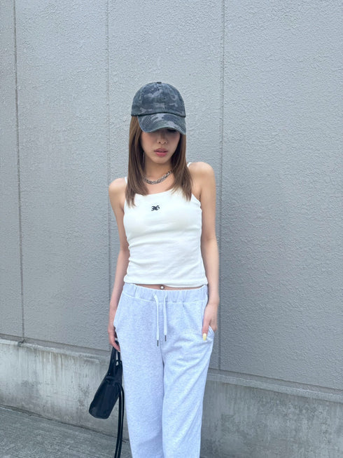 ロゴ刺繍キャミトップ