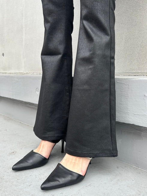 レザーコーティングフレアパンツ