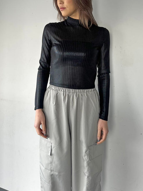 ボトルネックホイルプリントリブトップス