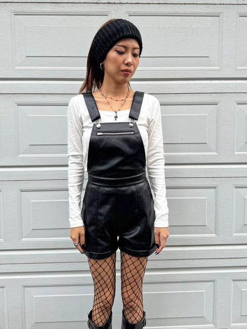 ソフトフェイクレザーサロペット