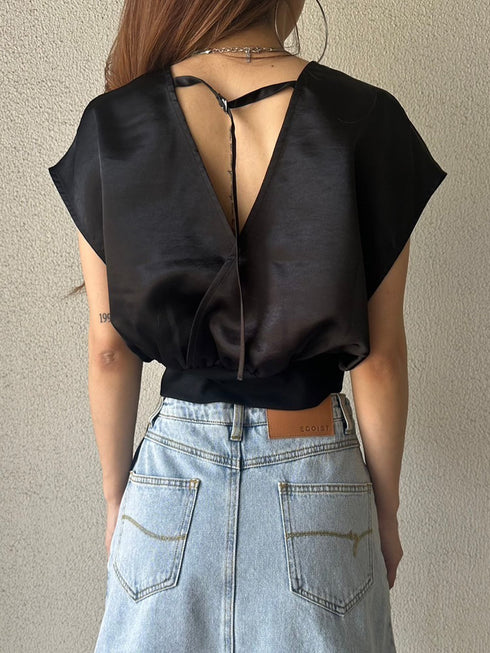 サテンカシュクールトップス