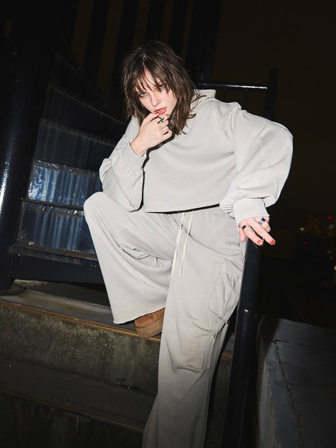 ロゴ刺繍短丈フーディ