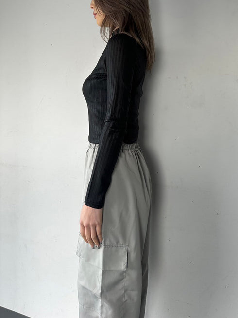 ボトルネックホイルプリントリブトップス