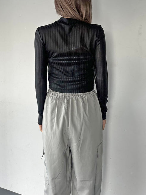 ボトルネックホイルプリントリブトップス