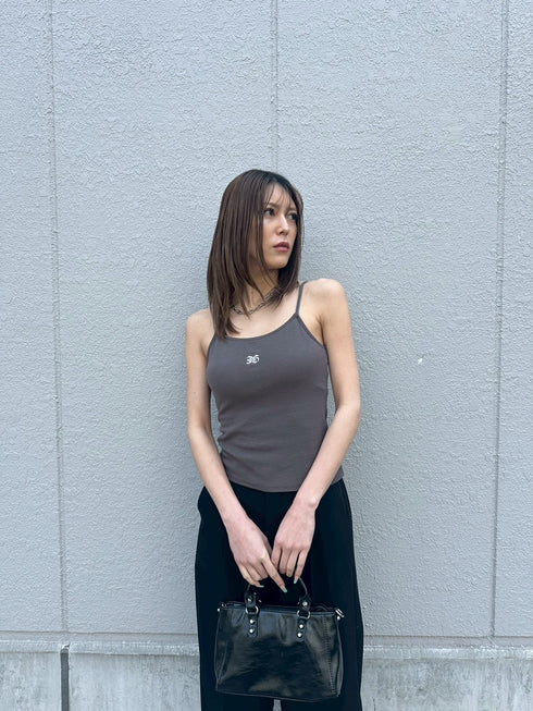 ロゴ刺繍キャミトップ