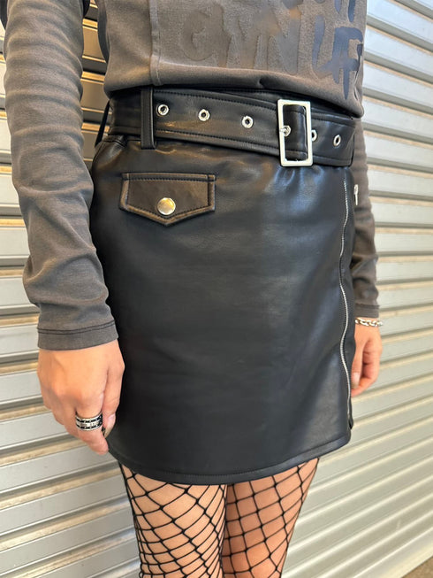 ベルト付フェイクレザータイトミニスカート