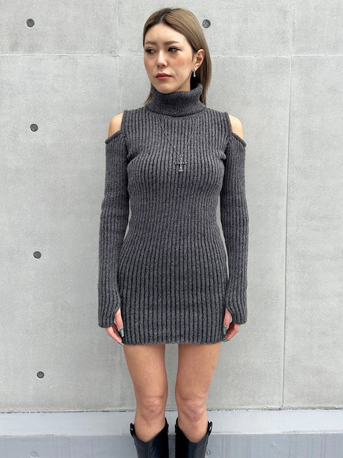 肩開きニットミニワンピース