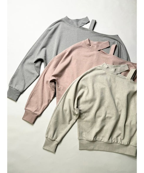 カットアウトスウェットトップス
