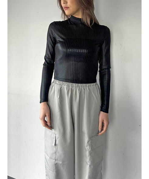 ボトルネックホイルプリントリブトップス