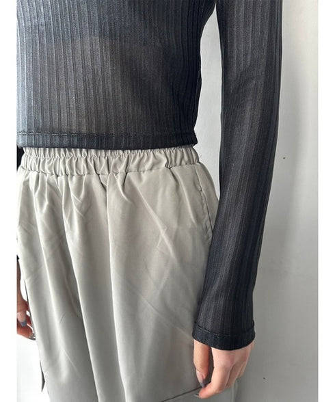 ボトルネックホイルプリントリブトップス