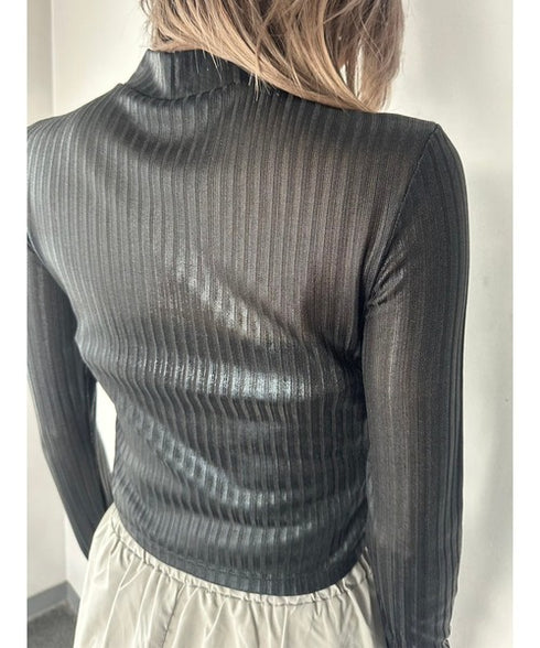 ボトルネックホイルプリントリブトップス