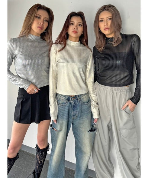 ボトルネックホイルプリントリブトップス