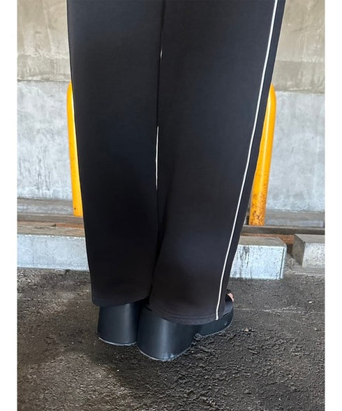 パイピングラインロゴ刺繍ワイドパンツ