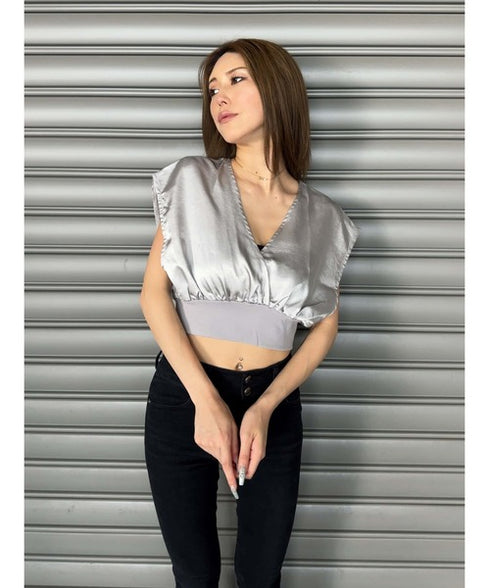 サテンカシュクールトップス