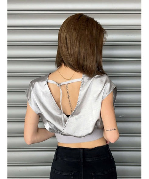 サテンカシュクールトップス