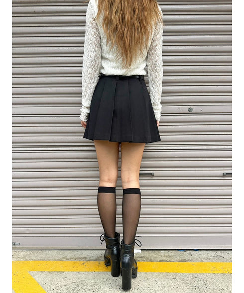 フェイクレザーベルト付プリーツスカート