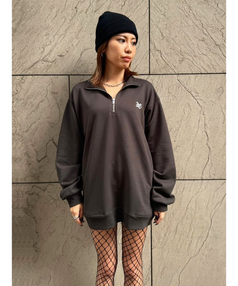 EGロゴ刺繍ハーフジップトップス