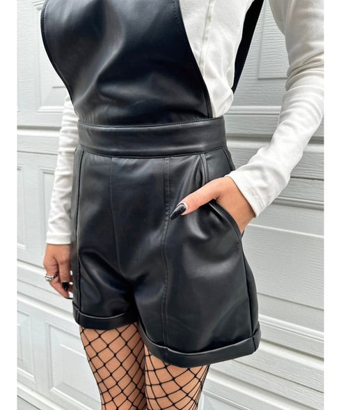 ソフトフェイクレザーサロペット