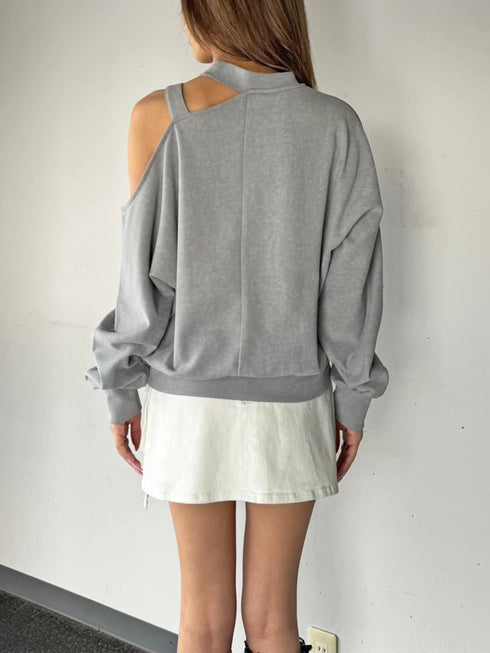 カットアウトスウェットトップス