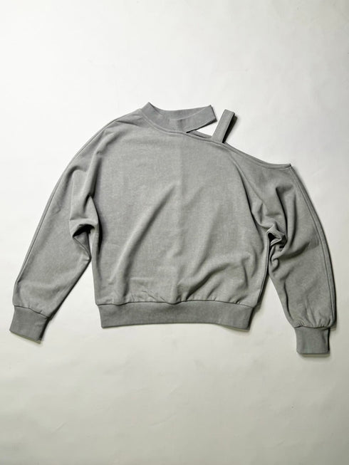 カットアウトスウェットトップス