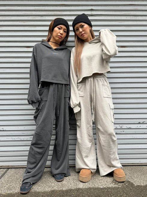 ロゴ刺繍短丈フーディ