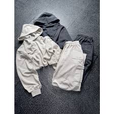 ロゴ刺繍短丈フーディ