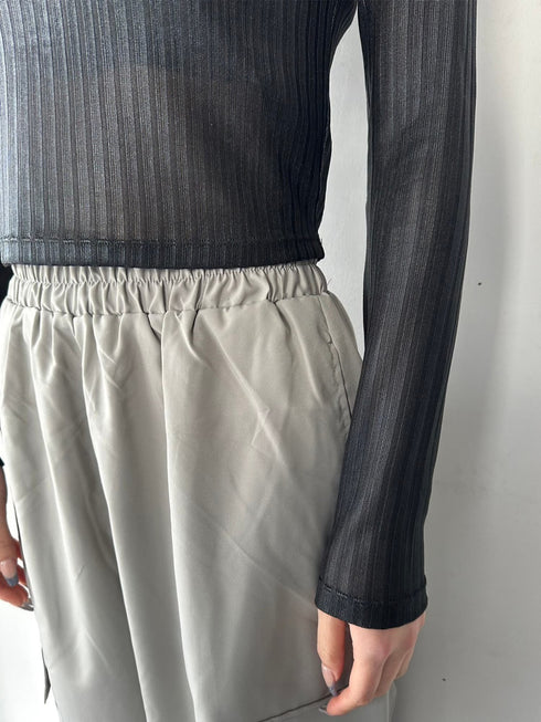 ボトルネックホイルプリントリブトップス