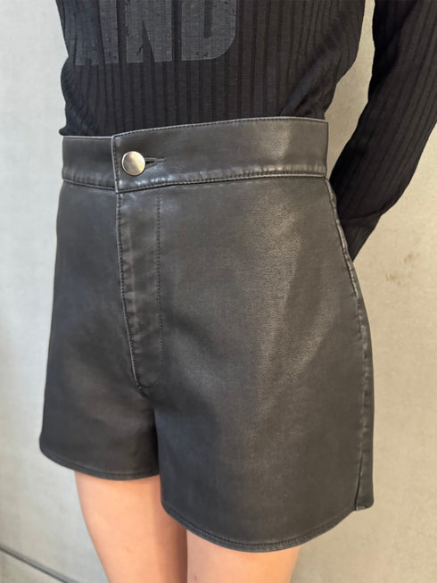 ヴィンテージ風フェイクレザーショートパンツ