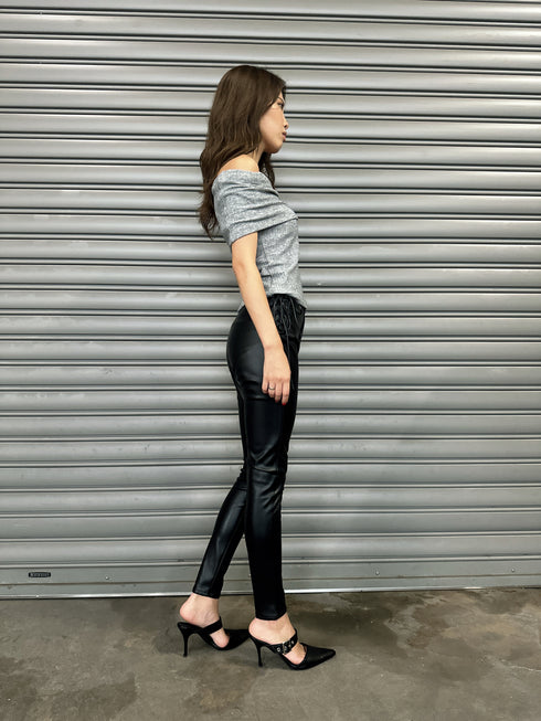 サイドデザイン フェイクレザースキニーパンツ