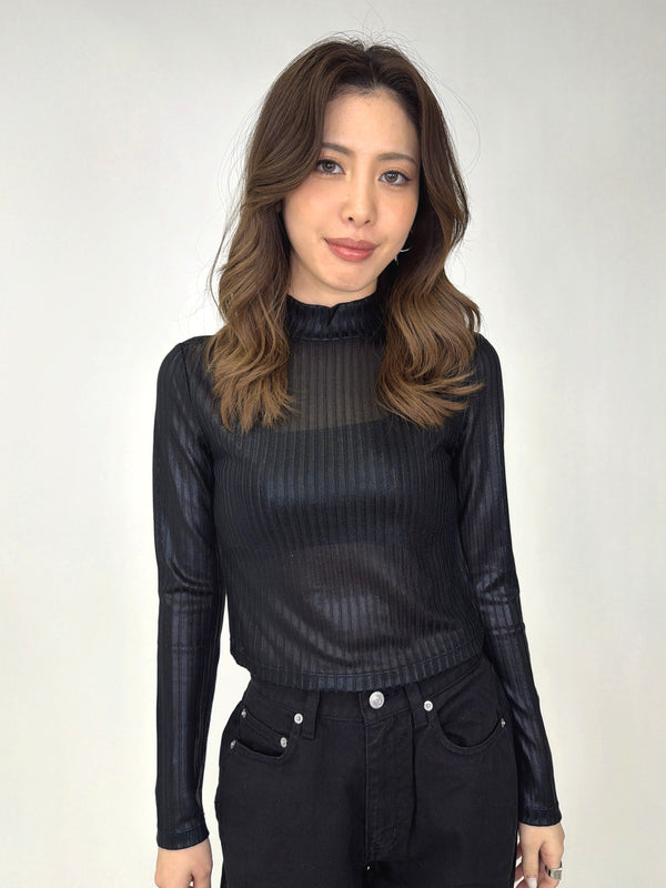 ボトルネックホイルプリントリブトップス