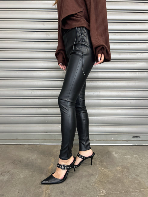 サイドデザイン フェイクレザースキニーパンツ