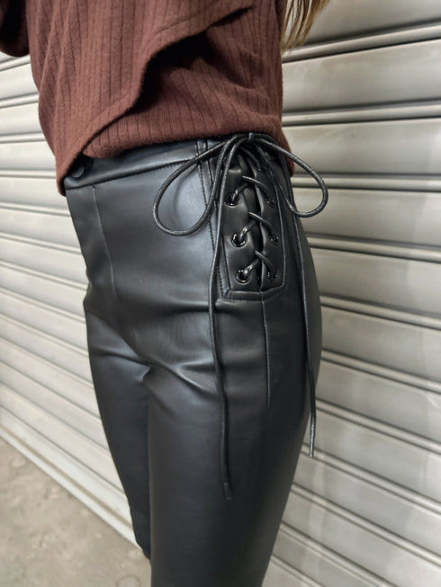 サイドデザイン フェイクレザースキニーパンツ